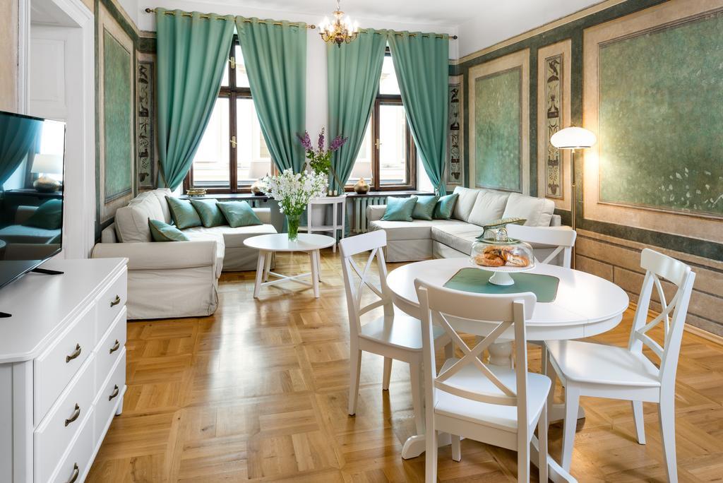P&J Luxury Apartments كراكوفيا المظهر الخارجي الصورة
